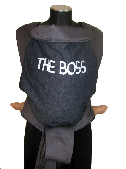 <a href="http://www.babywearing.gr/product/ironon-the-boss/"target="_blank">THE BOSS</a> 15€