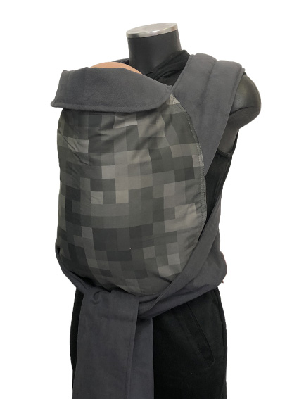 marsipos-mei-tai-4699-grey-pixels-4098-3 Εργονομικός, πιστοποιημένος μάρσιπος mei tai Αστεράκι, με σχέδιο grey pixels εξωτερικά και σκούρο γκρι ανθρακί στις ράντες