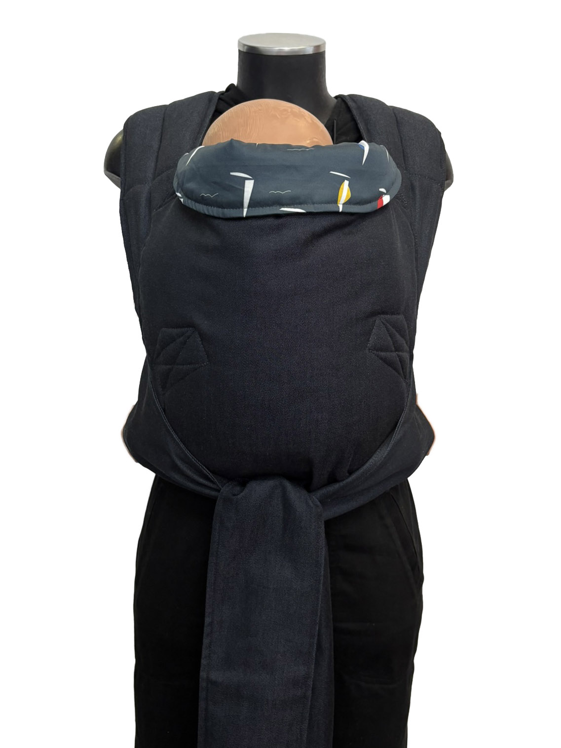 marsipos-mei-tai-4772-regatta-navy-black-soft-and-cool-2 Εργονομικός μάρσιπος mei tai με σχέδιο Ρεγκάτα - Μικρά Ιστιοπλοϊκά και σκούρο navy black, απαλό και δροσερό ύφασμα