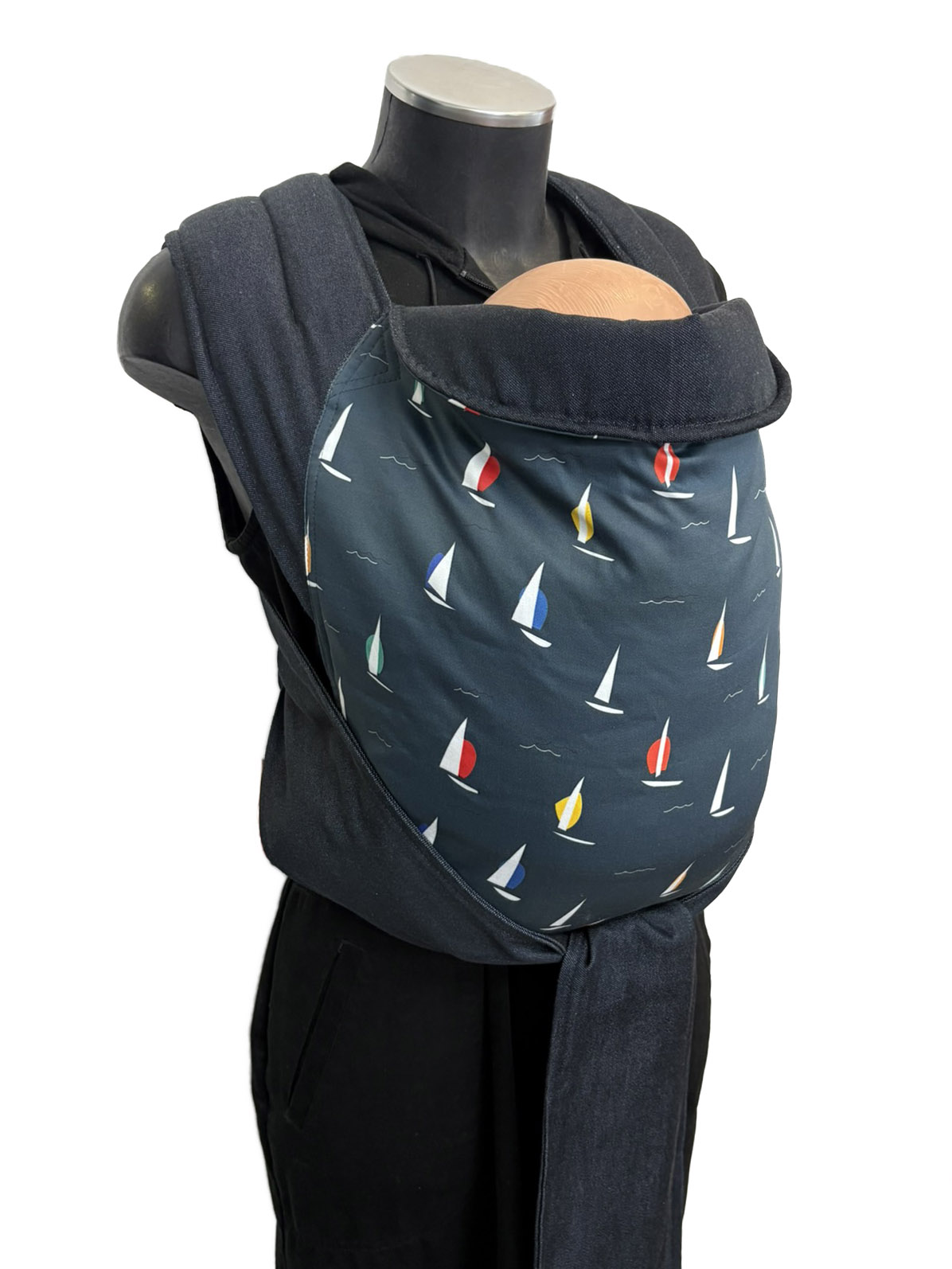 marsipos-mei-tai-4772-regatta-navy-black-soft-and-cool-6 Εργονομικός μάρσιπος mei tai με σχέδιο Ρεγκάτα - Μικρά Ιστιοπλοϊκά και σκούρο navy black, απαλό και δροσερό ύφασμα