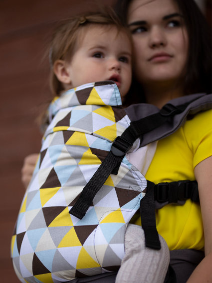 Kinder Hop Multi Grow Carrier Yellow Triangles via Asteraki Slings - Image 2