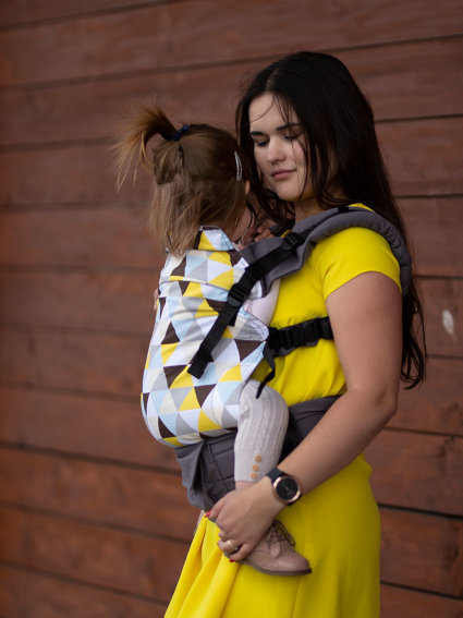 Kinder Hop Multi Grow Carrier Yellow Triangles via Asteraki Slings - Image 3