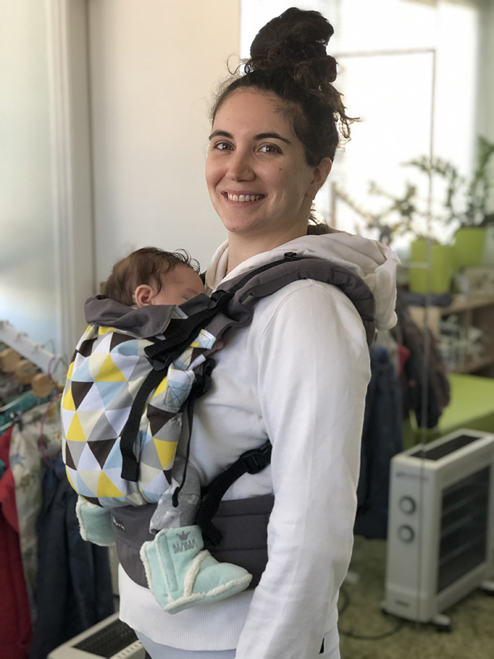 Newborn in a Kinder Hop buckle carrier