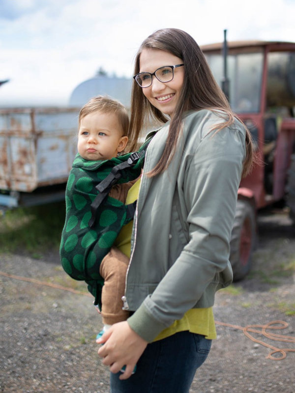 Kinder Hop Multi Grow Carrier Green Dots All Fabric via Asteraki Slings - Image 3