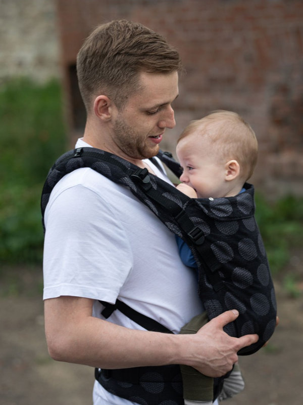 Kinder Hop Multi Grow Carrier Dark Dots All Fabric via Asteraki Slings - Image 3