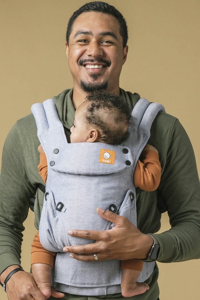 marsipos-baby-tula-explore-linen-rain-young-baby