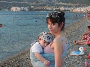  /></a>
<div>However, I always feel the need to say this: Babywearing is something you <b>learn</b>. So is breastfeeding. Trying to do both at once — without giving yourself time to learn — can lead to frustration or feeling like you're “failing.”
As the days go by and your baby grows, you’ll find your rhythm — and combining breastfeeding with babywearing will become almost second nature.
But in those early days, when you’re still getting to know your baby, please <b>don’t feel pressured to do it all at once</b>. You can sit down, rest, breastfeed calmly, and watch your baby’s cues in peace.</div>
<a href=