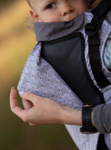 Summer carrier with breathable mesh fabric on the back to keep the baby cool