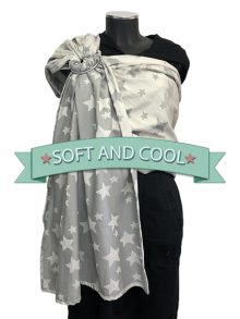 Μάρσιπος ring sling με κρίκους, από 100% οργανικό βαμβάκι, λεπτό και απαλό, σε χρώμα ανοιχτό γκρι με αστεράκια