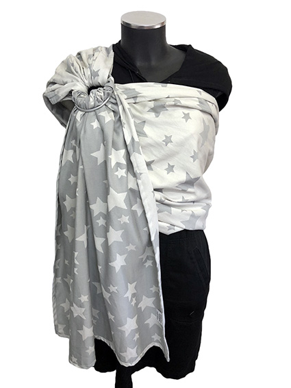 Μάρσιπος ring sling με κρίκους, από 100% οργανικό βαμβάκι, λεπτό και απαλό, σε χρώμα ανοιχτό γκρι με αστεράκια