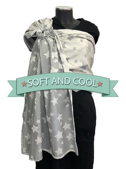 Μάρσιπος ring sling με κρίκους, από 100% οργανικό βαμβάκι, λεπτό και απαλό, σε χρώμα ανοιχτό γκρι με αστεράκια