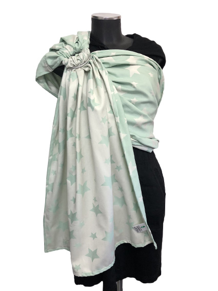 Μάρσιπος ring sling με κρίκους, από 100% οργανικό βαμβάκι, λεπτό και απαλό, σε χρώμα φυστικί-βεραμάν με αστεράκια