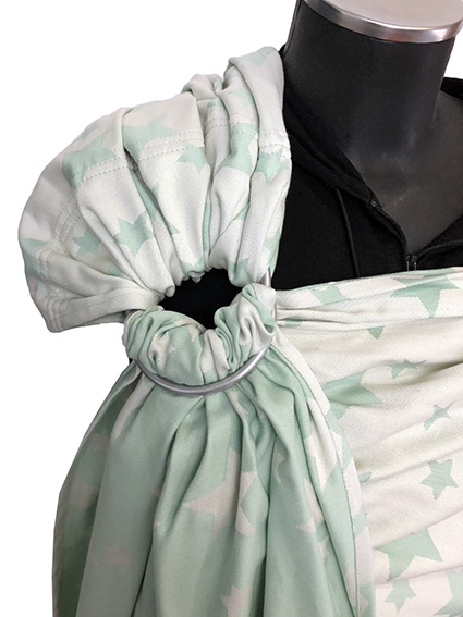 Μάρσιπος ring sling με κρίκους, από 100% οργανικό βαμβάκι, λεπτό και απαλό, σε χρώμα φυστικί-βεραμάν με αστεράκια
