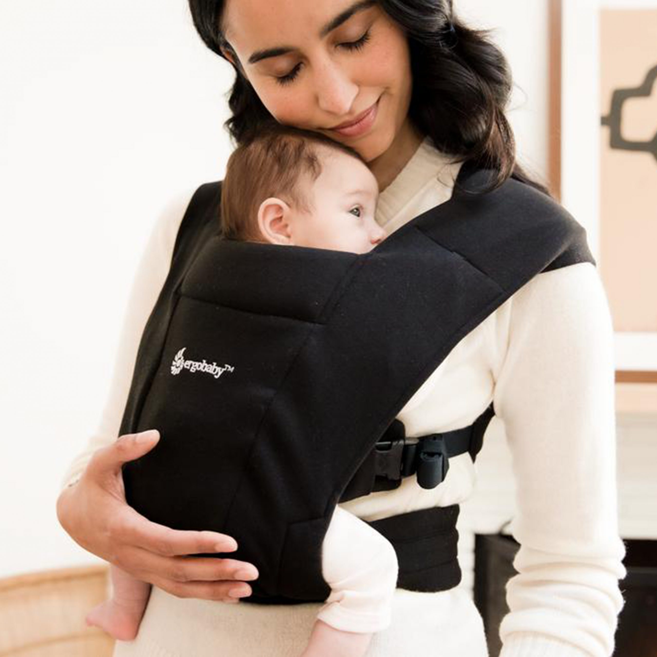 Ergobaby Embrace Pure Black ergonomic carrier
