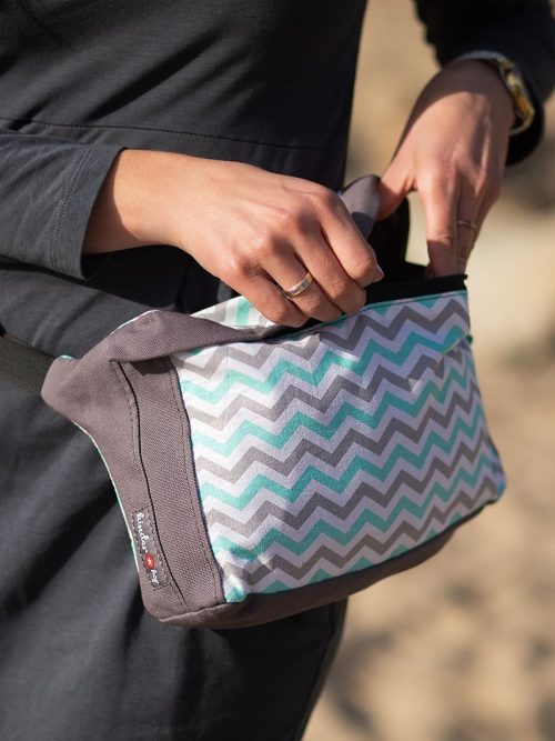 Τσαντάκι μέσης σε design Turquoise Zig Zag